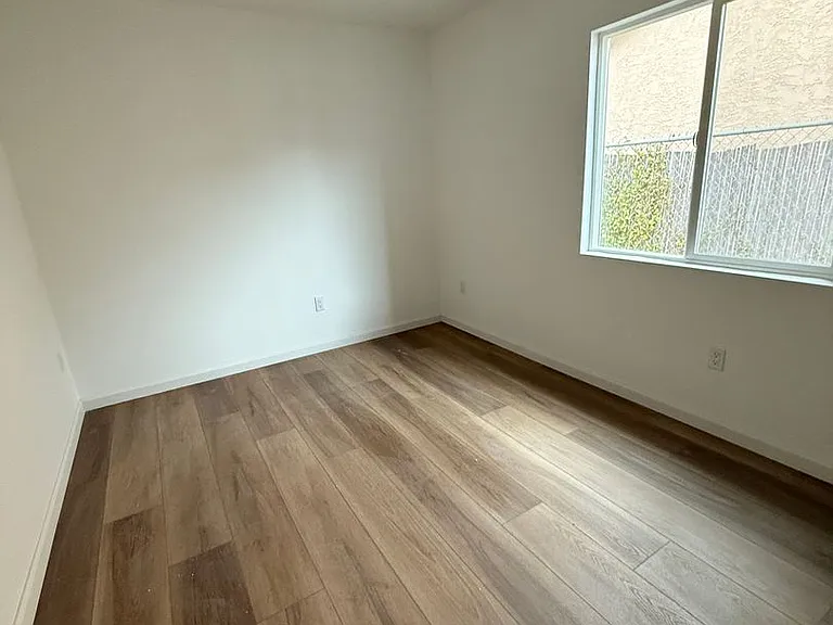 6215 Templeton St — Photo 6