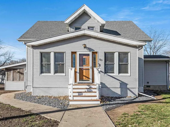 741 N 5th Ave, Canistota, SD 57012