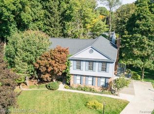 1900 Marcastle Ct, Rochester Hills, MI 48309