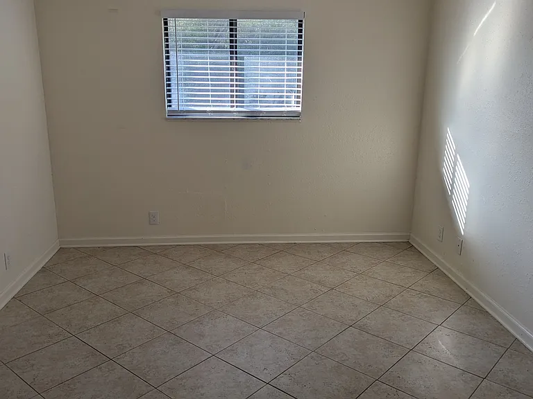 1255 Ponce Island Dr — Photo 4