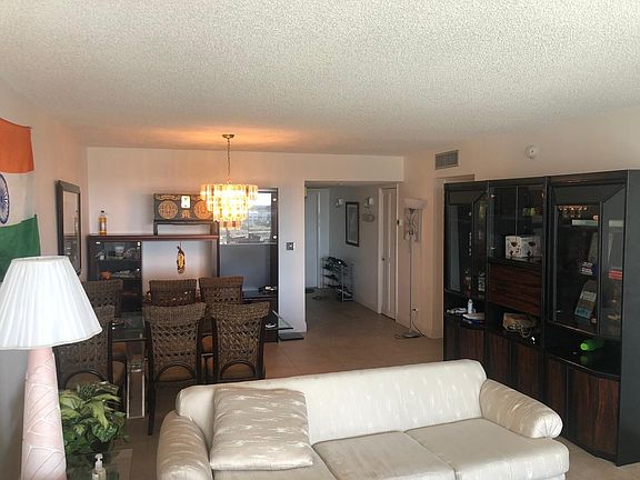 5th image of 605 Oaks Dr