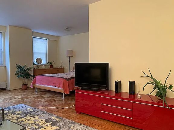2nd image of 89-0 170th St #3P