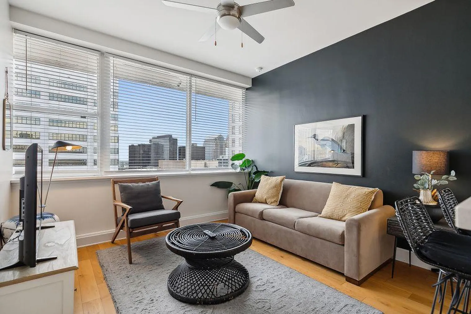1 bed, 1.0 bath, 721 sqft, $4,578 — Photo 1