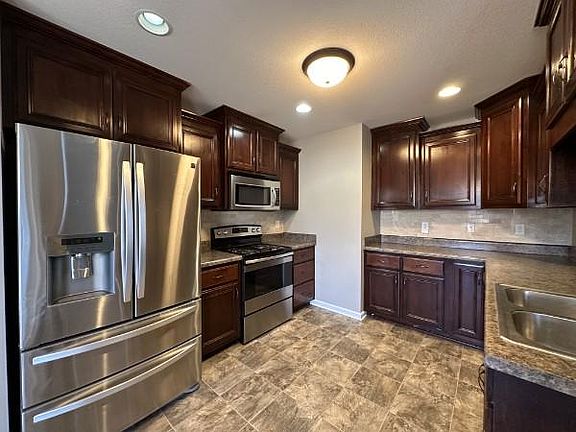 3rd image of 3621 Fox Den Ln