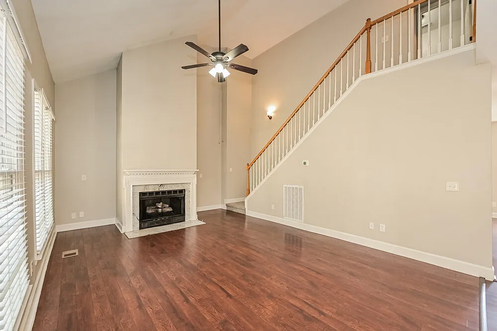 4 bed, 2.5 bath, 2442 sqft, $2,805 — Photo 4