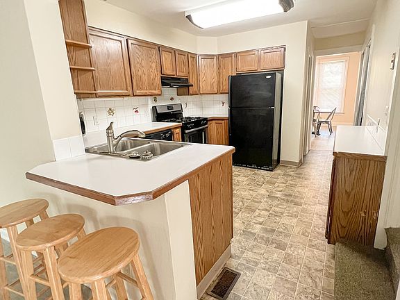 3rd image of 35 James St APT 2