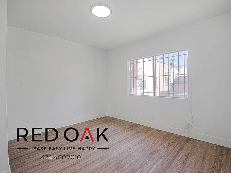 2410 La Salle Ave #2410 — Photo 3