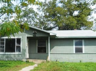 1327 W Wildwood Dr, San Antonio, TX 78201