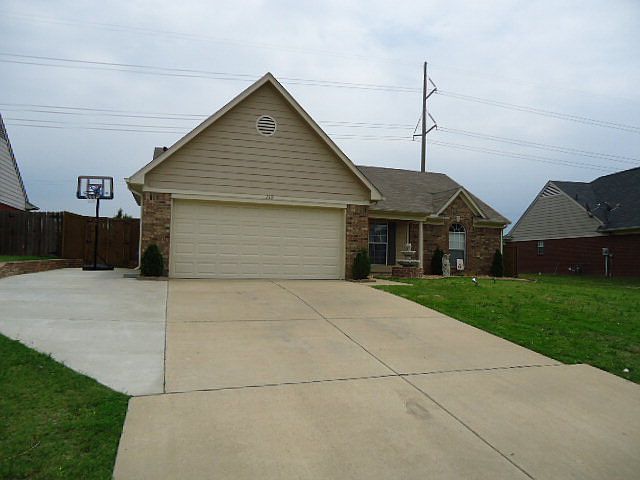 1st image of 116 Oakleigh Dr