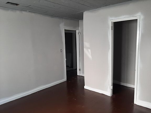 3rd image of 3812 W Lee St