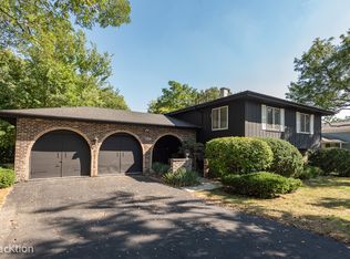 7801 Pine Pkwy, Darien, IL 60561