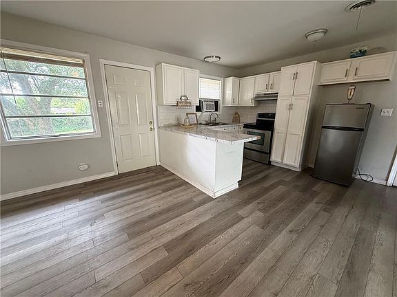 2nd image of 3166 Demetropolis Rd