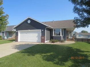 4820 S Samantha Dr, Sioux Falls, SD 57106