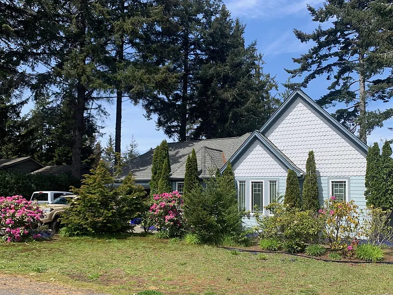 1153 12th St SE — Photo 1