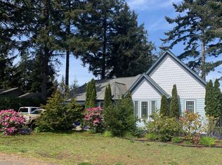 1153 12th St SE, Bandon, OR 97411
