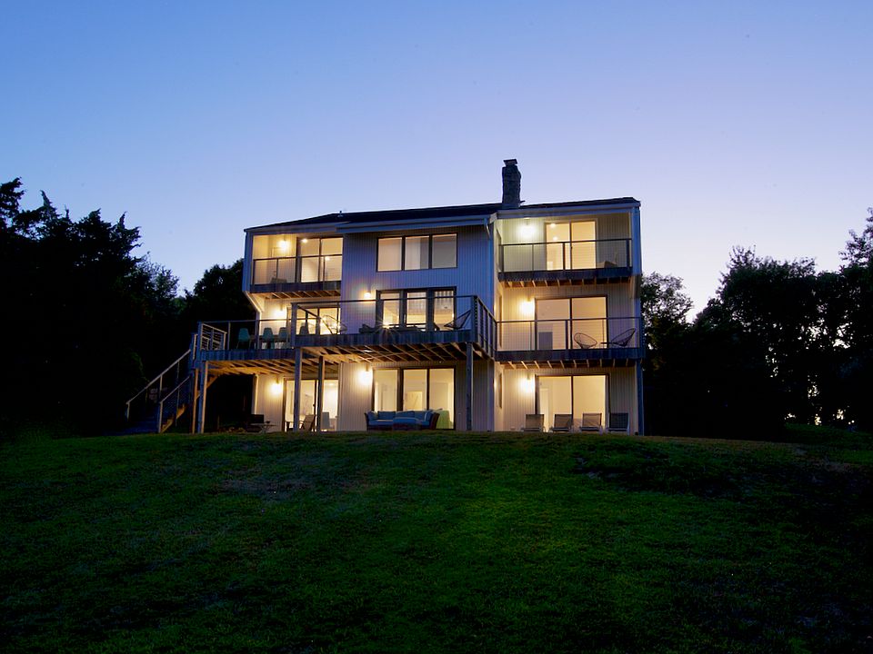 1st image of 36 Gardiners Bay Dr