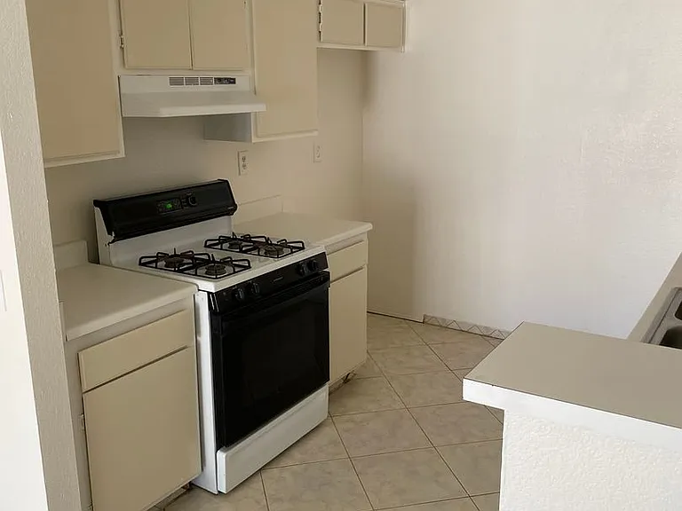 10231 Lawson Ave — Photo 6