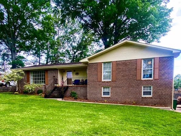 2210 Virginia Ave, Muscle Shoals, AL 35661