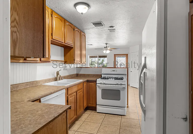1226 E Purdue Ave #B — Photo 11