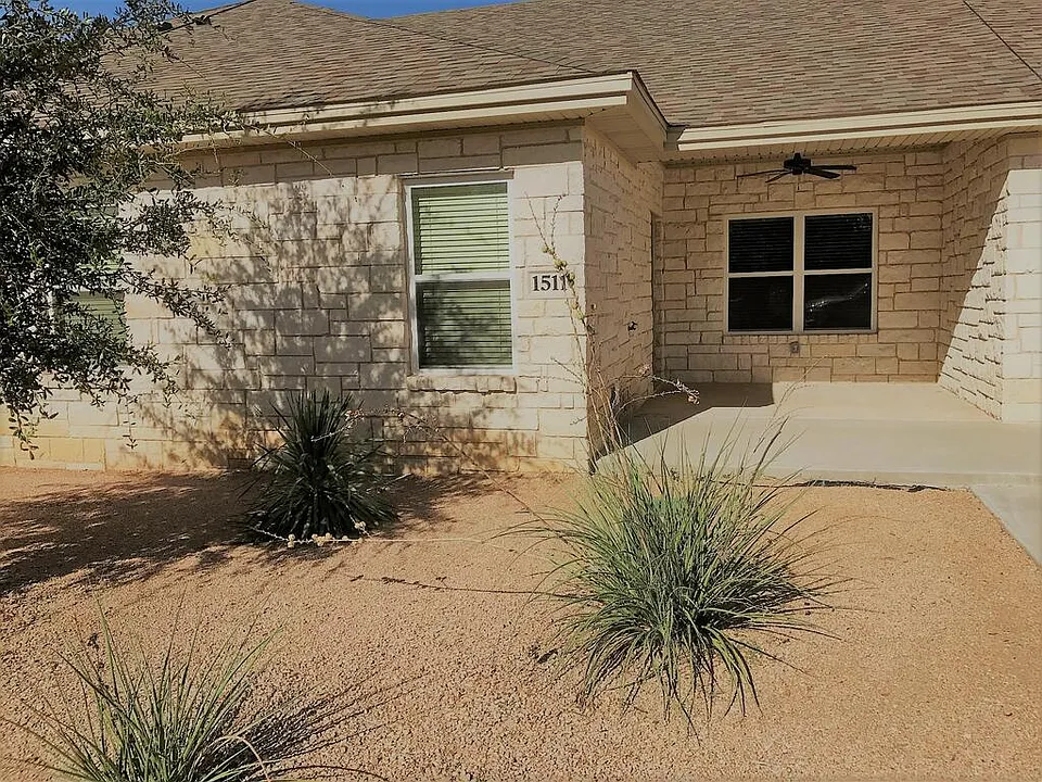 1511 Club Dr