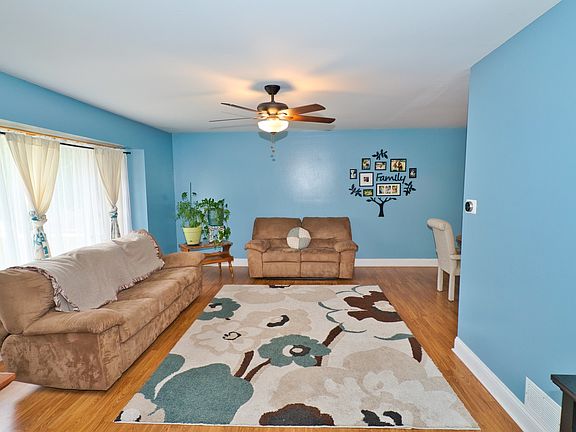 3rd image of 1425 E Lake Louise Dr