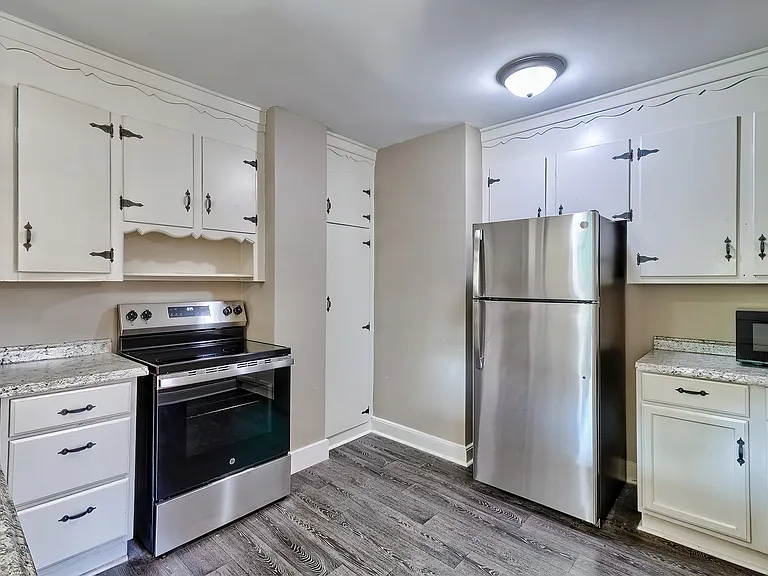 420 Saluda Ave — Photo 6