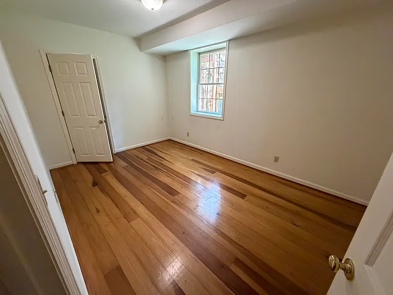 1112 Pepperhill Cir — Photo 27