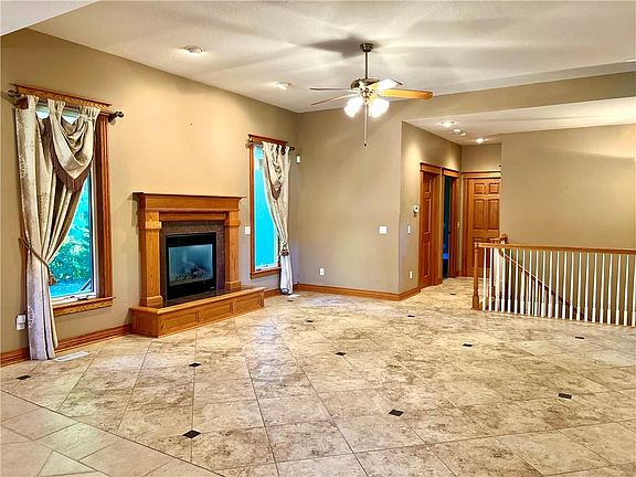 5th image of 4202 Hidden Valley Dr