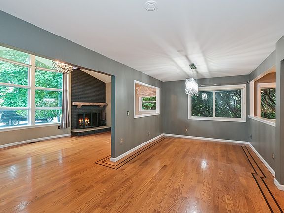 5th image of 135 Elmwood Ave