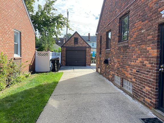 3rd image of 16878 Freeland St