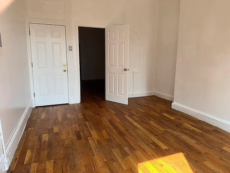 231 Irving Ave #3R — Photo 1