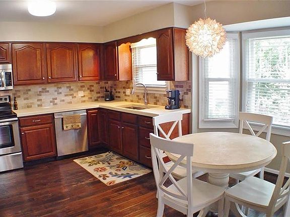 5th image of 949 Tarragon Ln