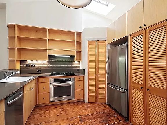 2nd image of 9 E 9th St APT 5
