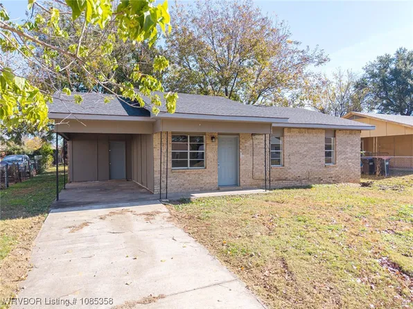 321 S 43rd St, Van Buren, AR 72956