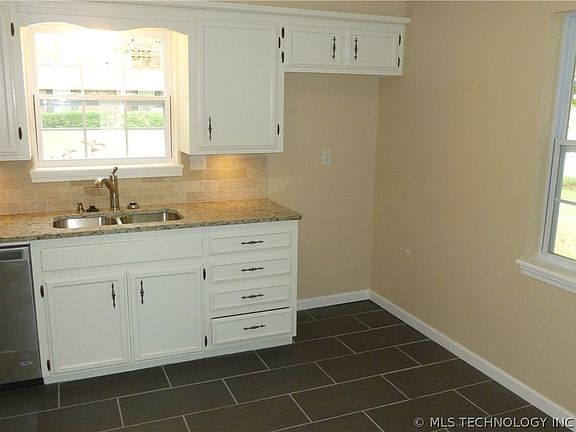4th image of 2501 Margaret Lynn Ln N