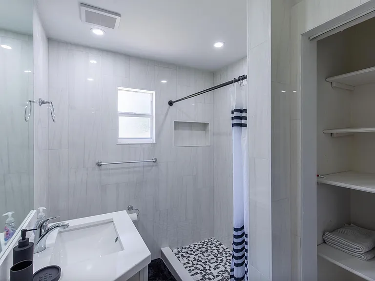 16932 W Aintree Dr — Photo 15
