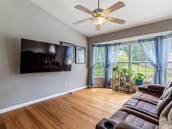 4th image of 5633 Hawks Landing Dr