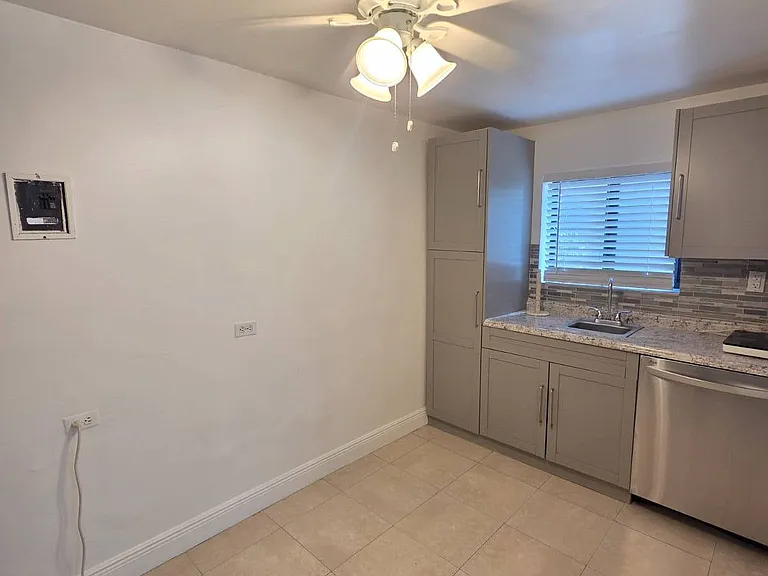 3351 SW 7th St #3351 — Photo 3