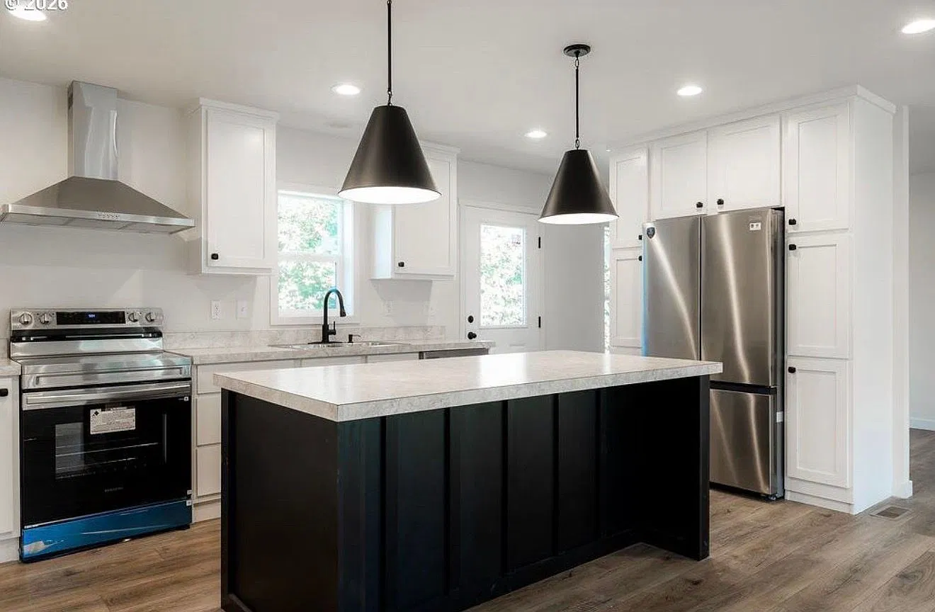 Brand-New 4 Bedroom Riverfront Home — Photo 3