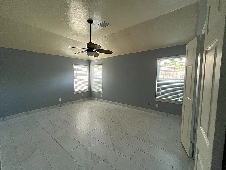 2318 Pheasant Creek Dr — Photo 6