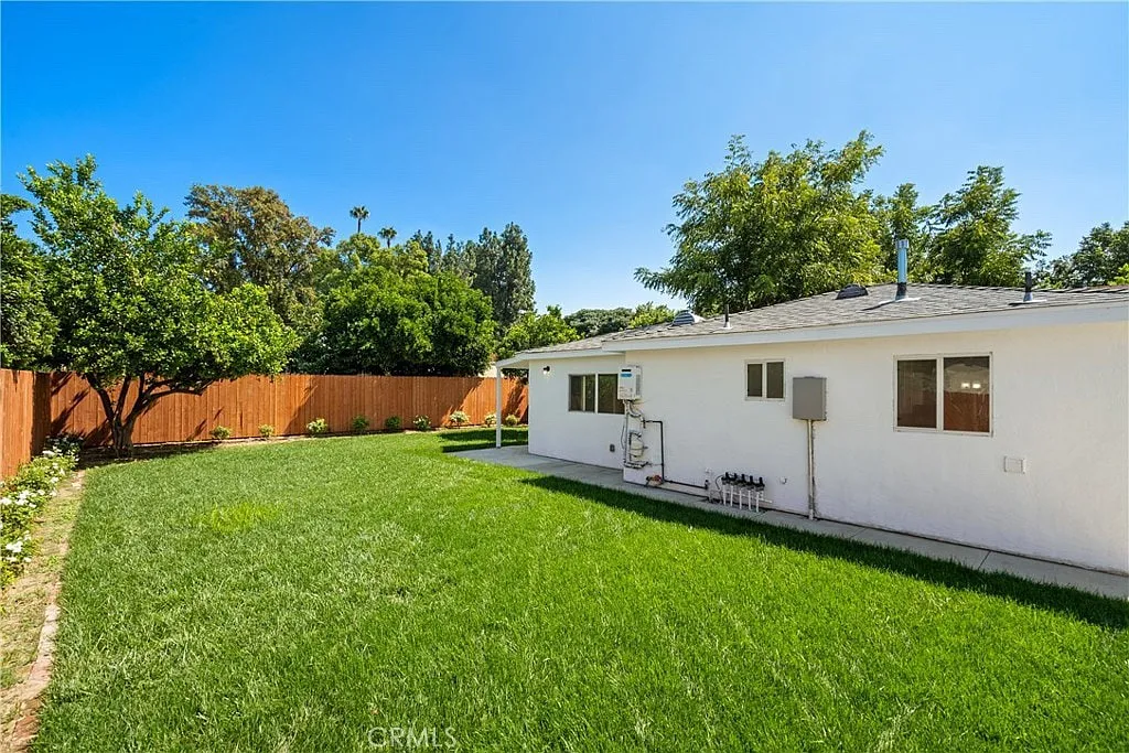 Lindley Ave, Reseda — Photo 2