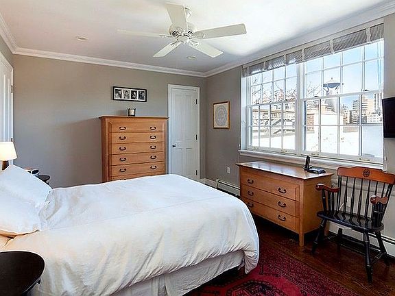 4th image of 101 W 81st St Unit Penthouse 703