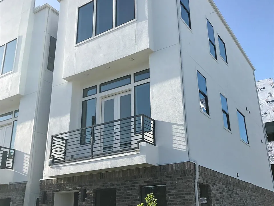 5703 Larkin #A