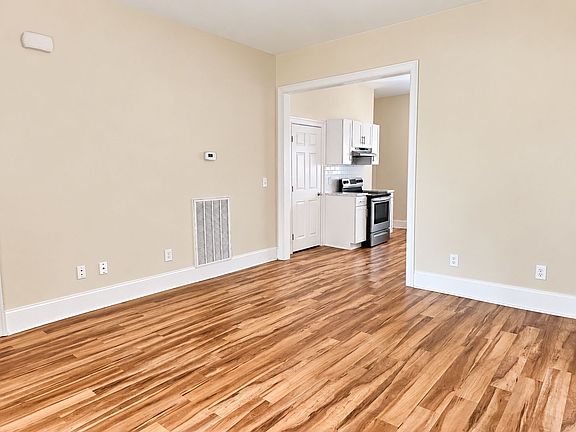 4th image of 202 Sawyer St