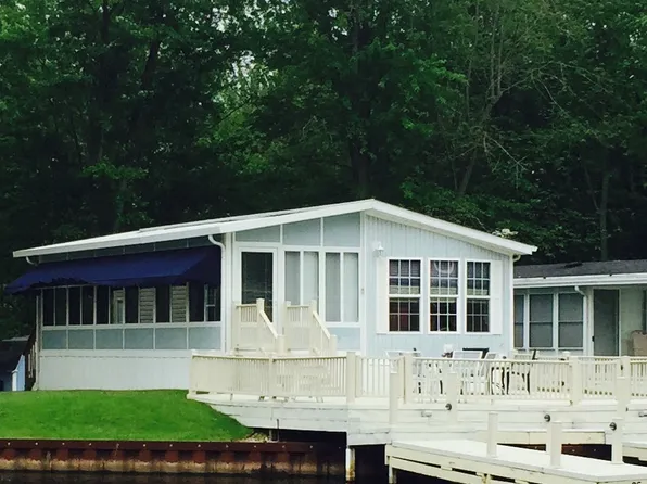 704 Bayside Ln, Coldwater, MI 49036