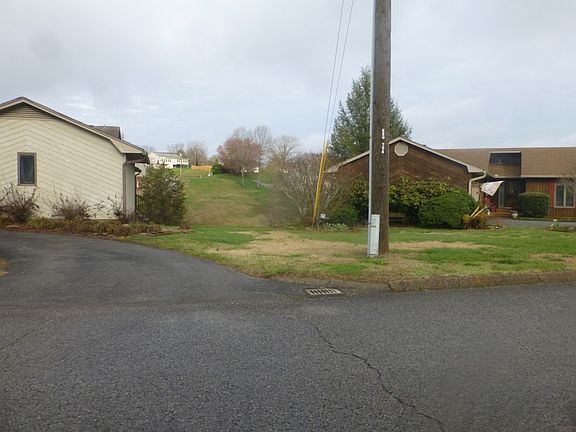 3rd image of 2632 Lakemont Cir
