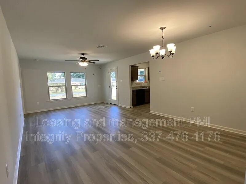 3 bed, 2.0 bath, 1087 sqft, $1,595 — Photo 3