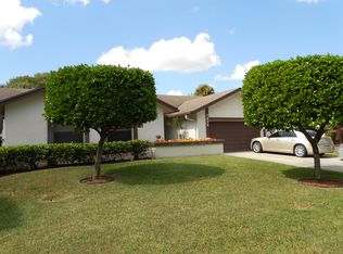 6635 Roseland Dr, Urbandale, IA 50322