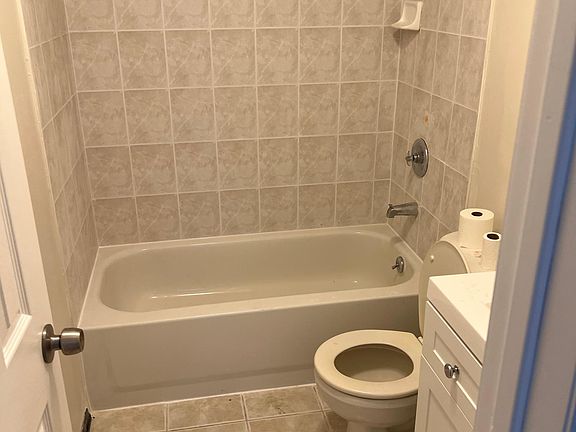 3rd image of 291 Lockman Ave Floor Basement