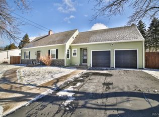 38 Hodson Rd, Orchard Park, NY 14127